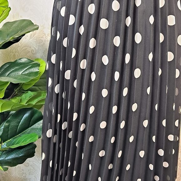 Truly 4 You Size Medium Black Pleated White Polka Dot Skirt Elastic Waist NWT - Picture 2 of 9